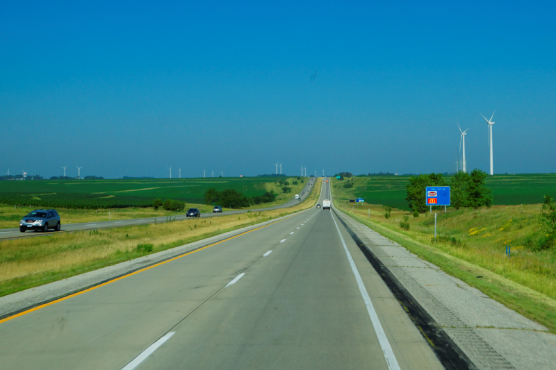 Wind%20Farms%20along%20I-80,%20Iowa_web_